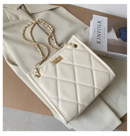 T&uacute;i Tote kẻ thoi