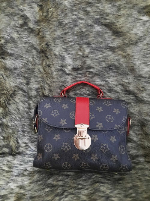 T&uacute;i da mềm quai đỏ