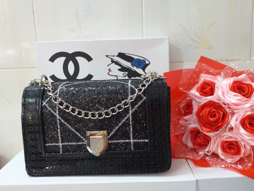 T&uacute;i đen kim tuyến